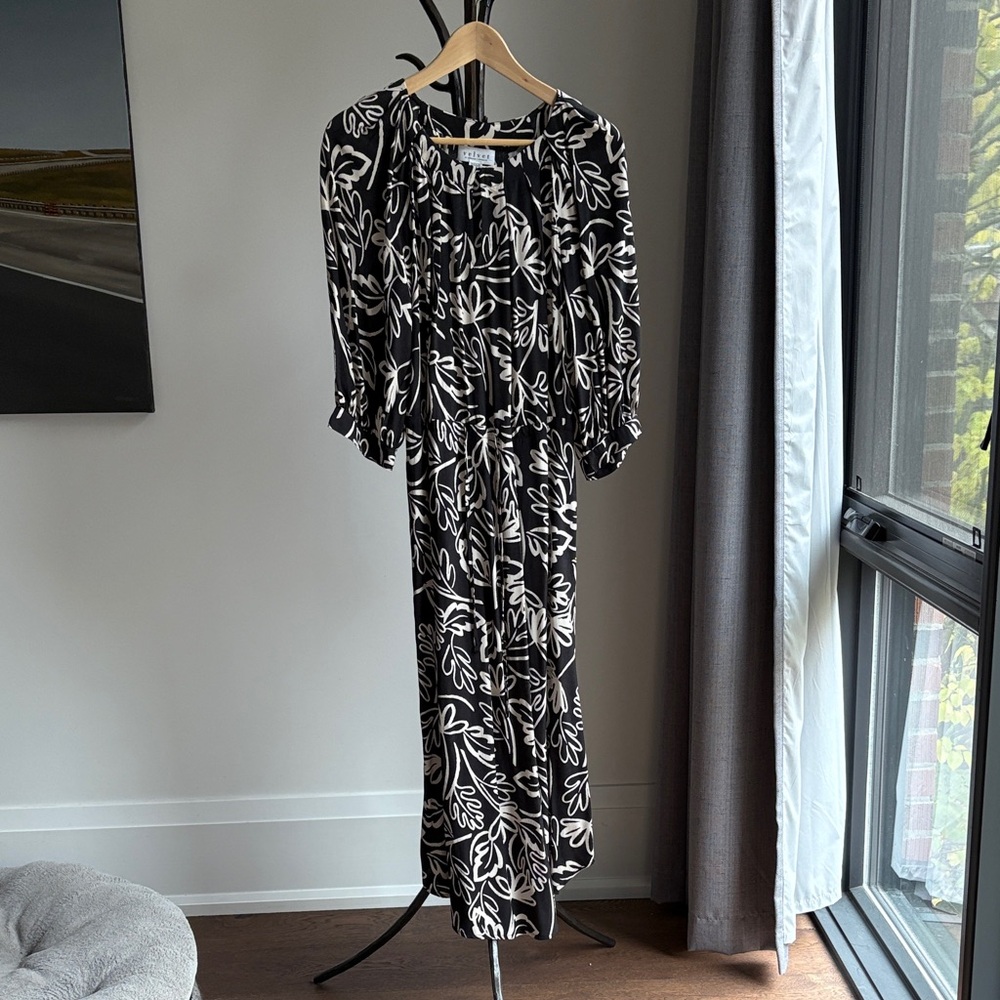 Velvet Black and White Leaf Print Long Sleeve Dress